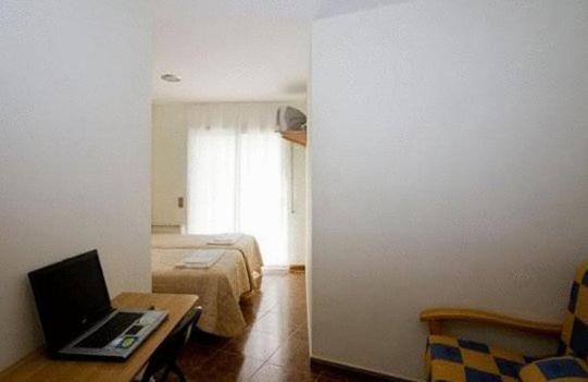 Amolls Restaurant I Habitacions Olot Cameră foto