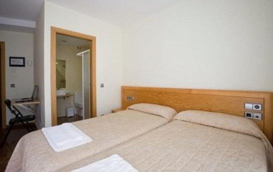 Amolls Restaurant I Habitacions Olot Cameră foto